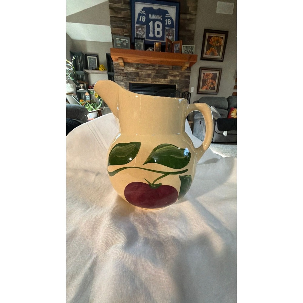 APPLE BY WATT YELLOW WARE POTTERY PITCHER 36 OZ NUMBER 16 RED APPLE W GREEN